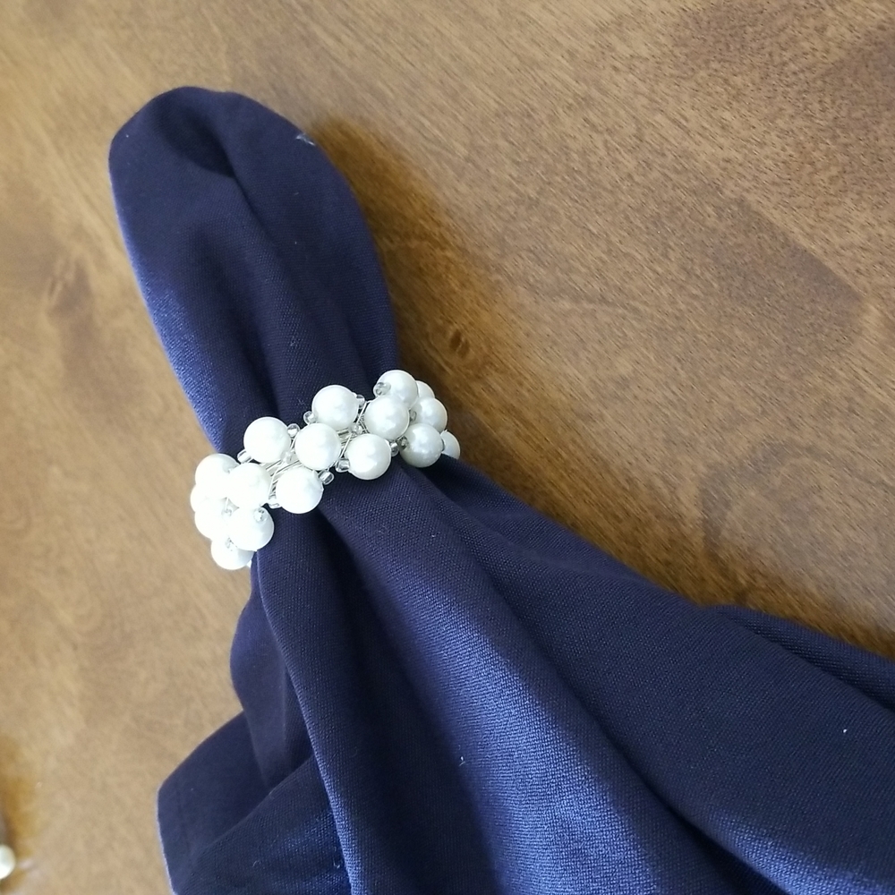 6 Pearl Napkin Rings - Picture 5 of 6
